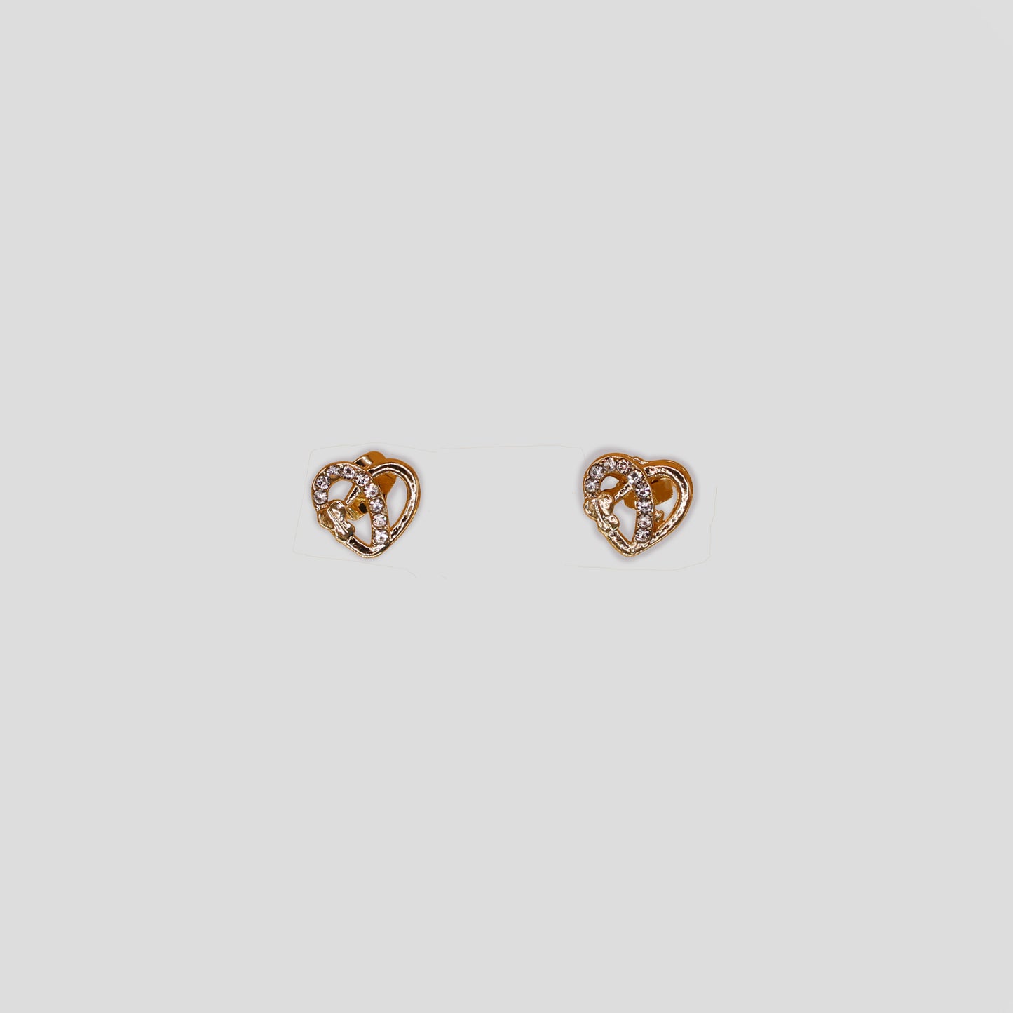 Gold-colored heart-shaped stud earrings with an intertwined ribbon design, adorned with simulant diamonds.